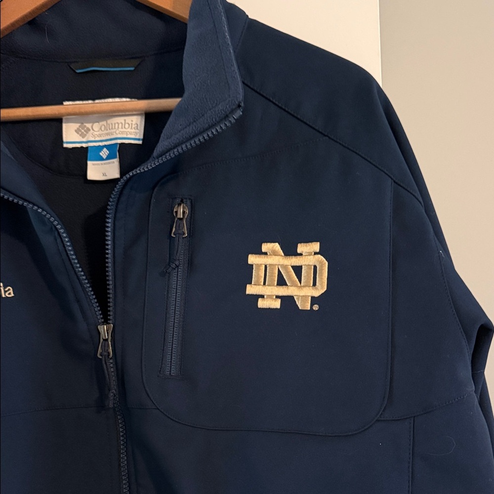 Columbia Dark Blue Jacket with Notre Dame logo - Picture 2 of 7